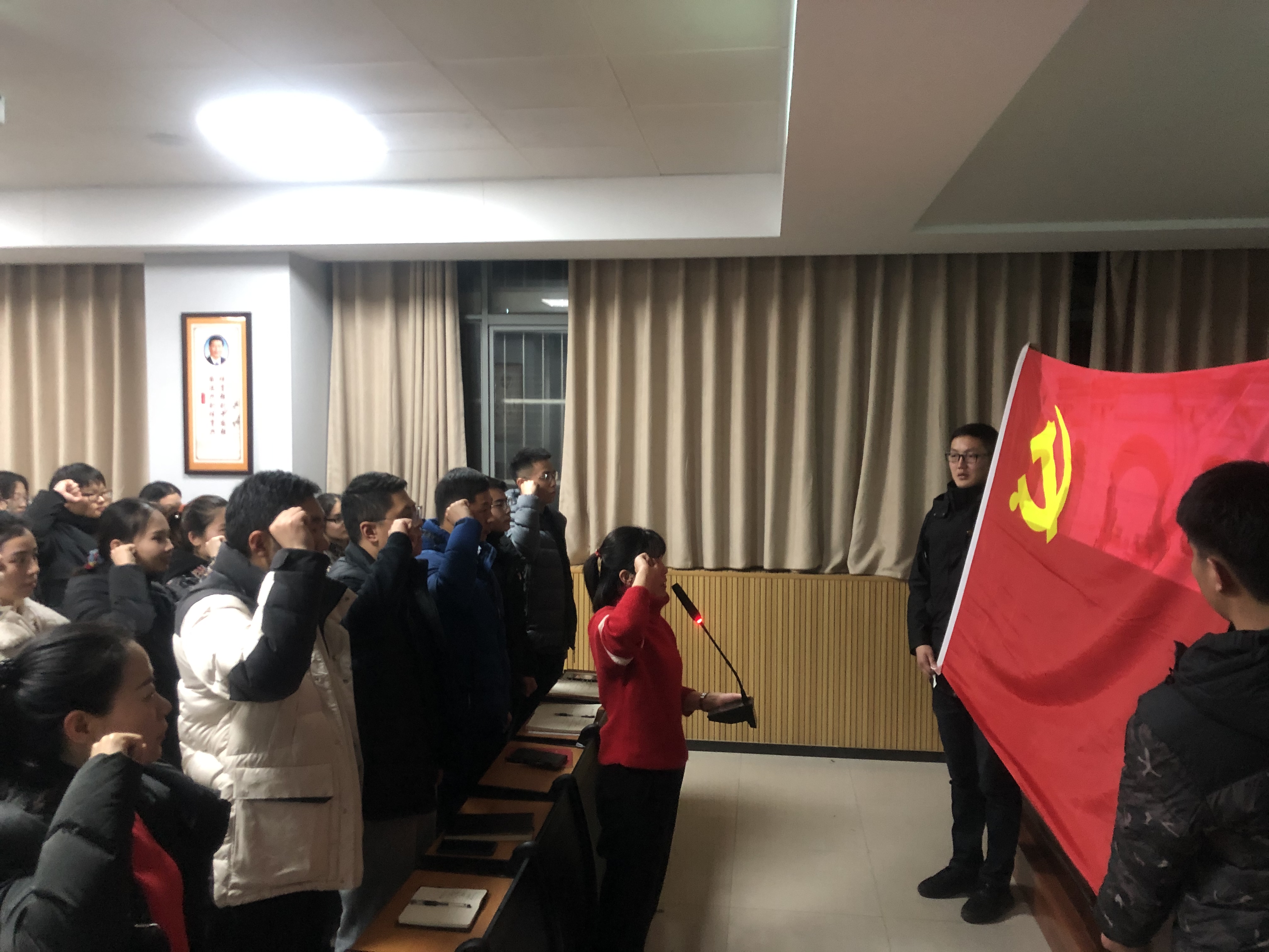 我院召开学生预备党员入党宣誓大会