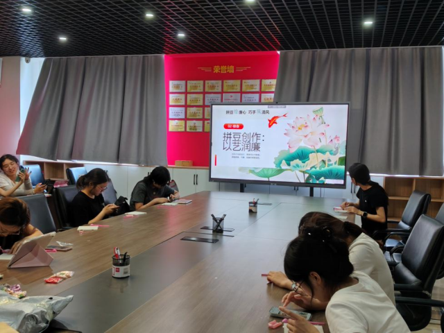 环境学院开展“拼豆绘廉心，巧手...