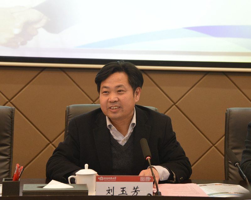 我校副校长刘玉芳致辞
