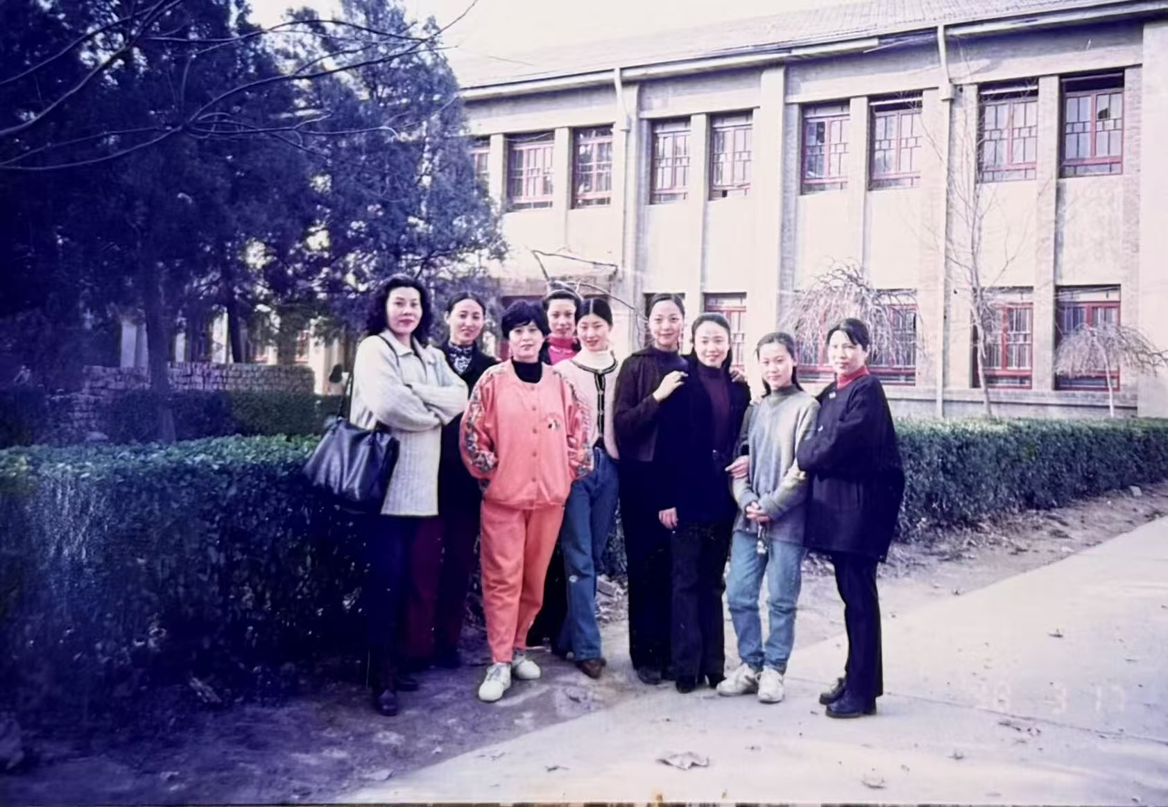 1998年3月我院教师校园合影