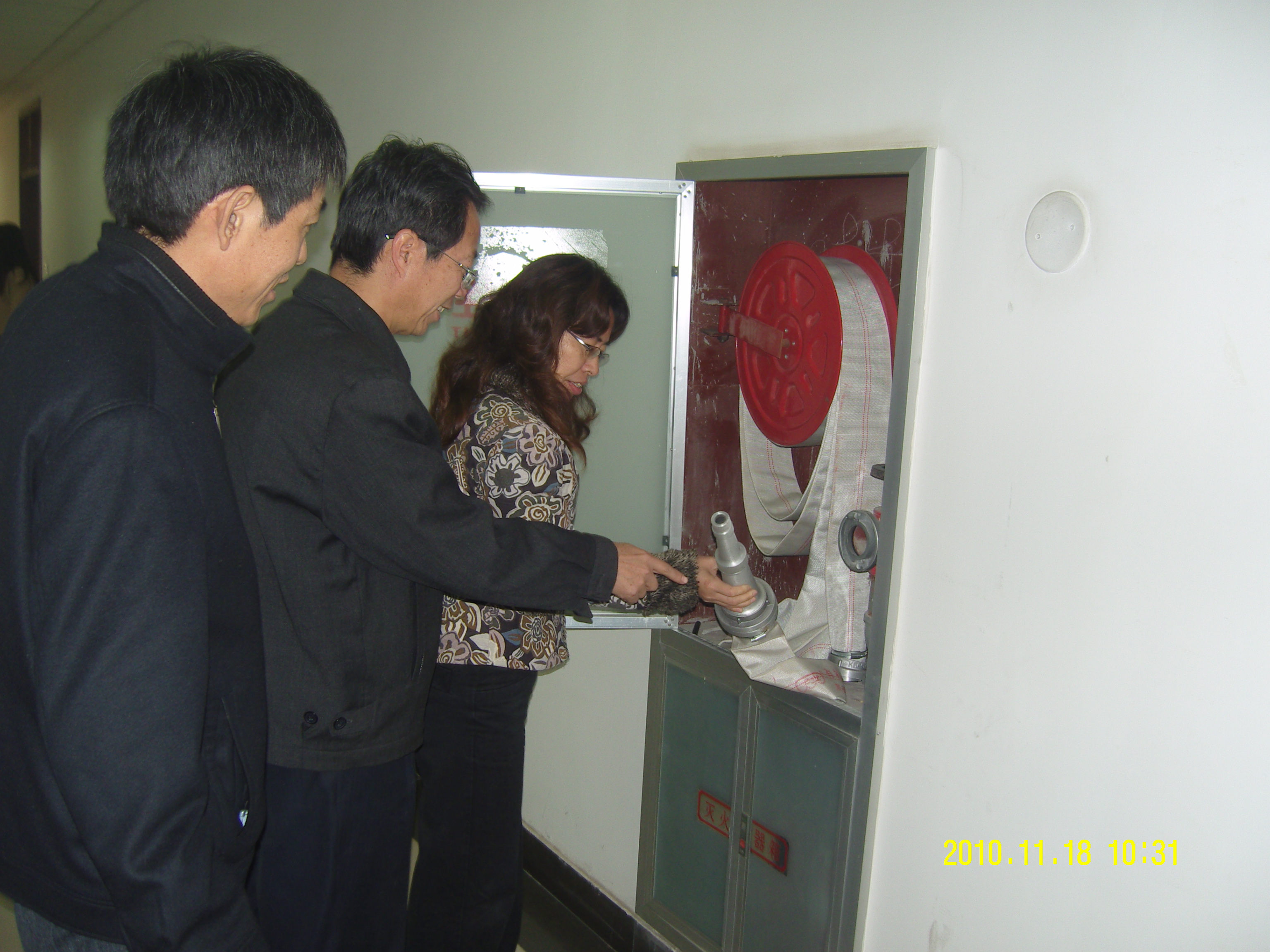 检查楼道通道消防设施