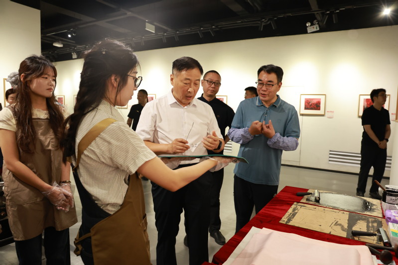 我校举行庆祝中国共产党成立10...