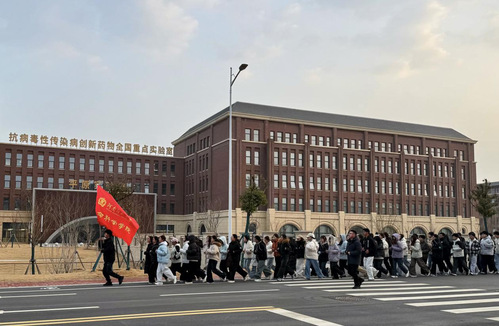 我院学生党员以“红细胞”之姿绘就寒假实践答卷