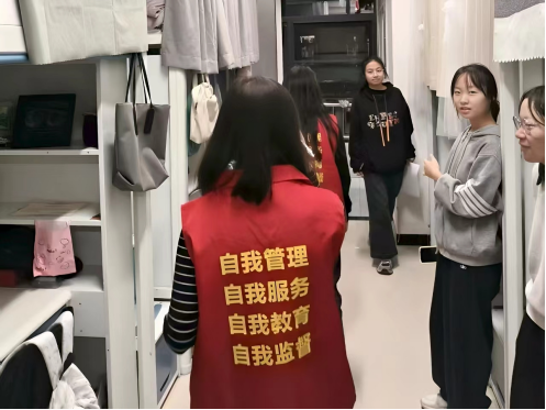 我校“一站式”学生社区宿舍文化...