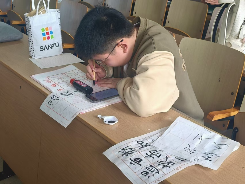 音乐舞蹈学院举办“笔墨润心田，...