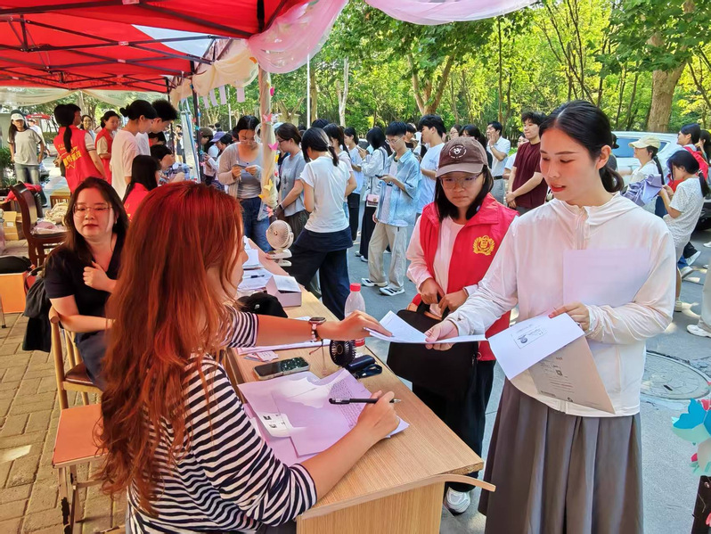商学院经世管创党支部开展9月“薪火传...