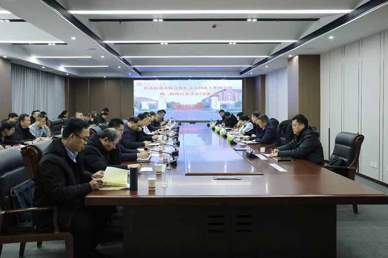 郭海明一行到科技创新港查看项目...