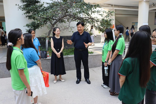 生命科学学院赴河南班主任智慧书院慰问参训师生并开展实地调研