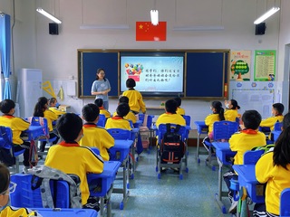 【中国青年报】打造一所“量身定制”的红色学校