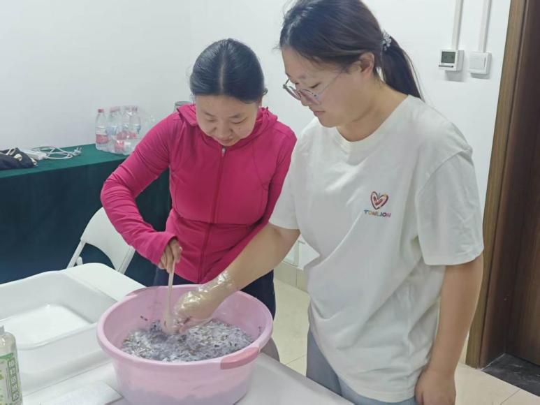 环境学院开展“端午艾香，固废新...