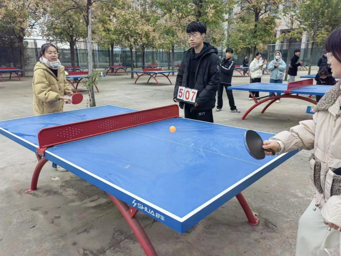 教育学部举办学生乒乓球比赛