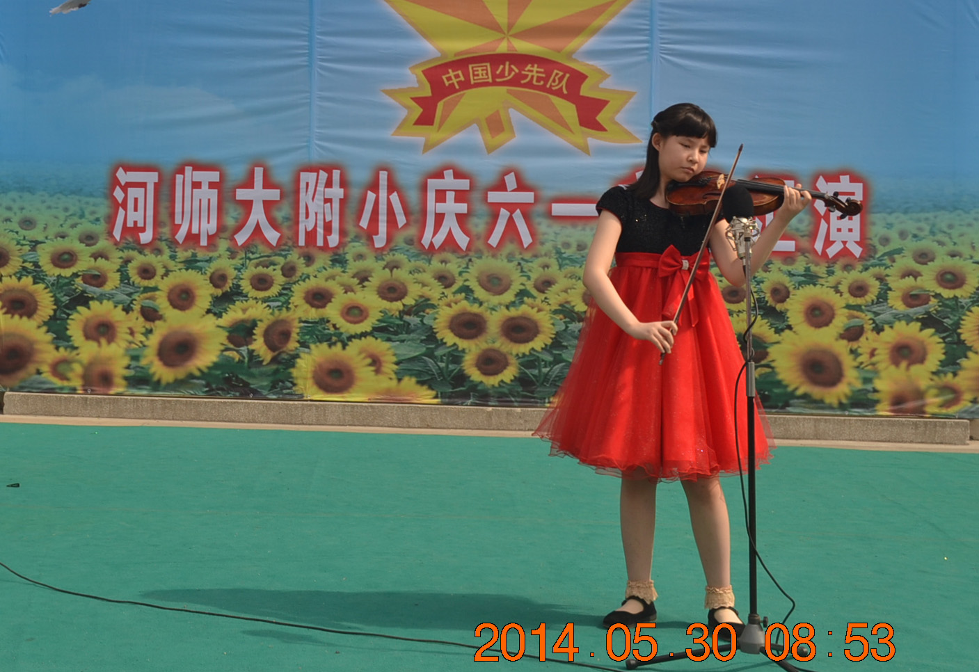 小提琴独奏《丰收渔歌》六、二班