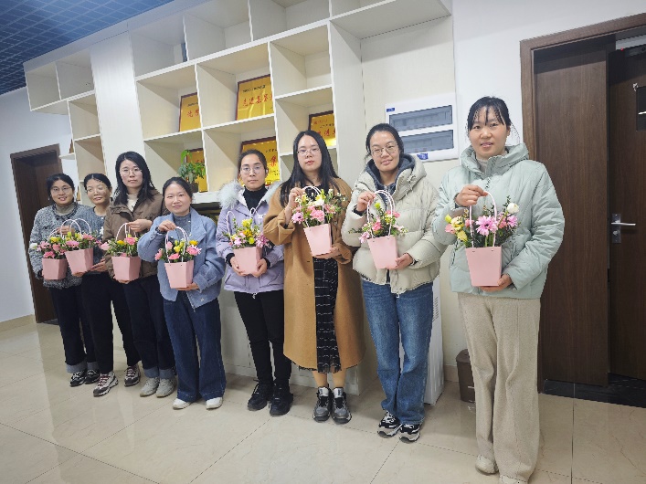材料科学与工程学院开展“札染春...