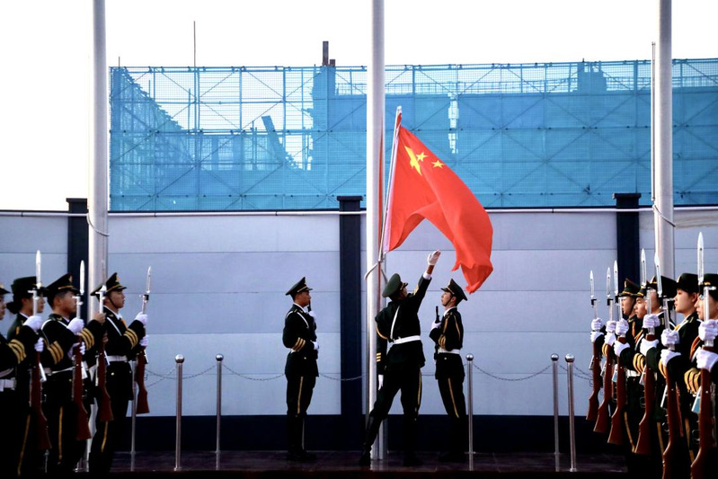 科技创新港校区举行首次升国旗仪...