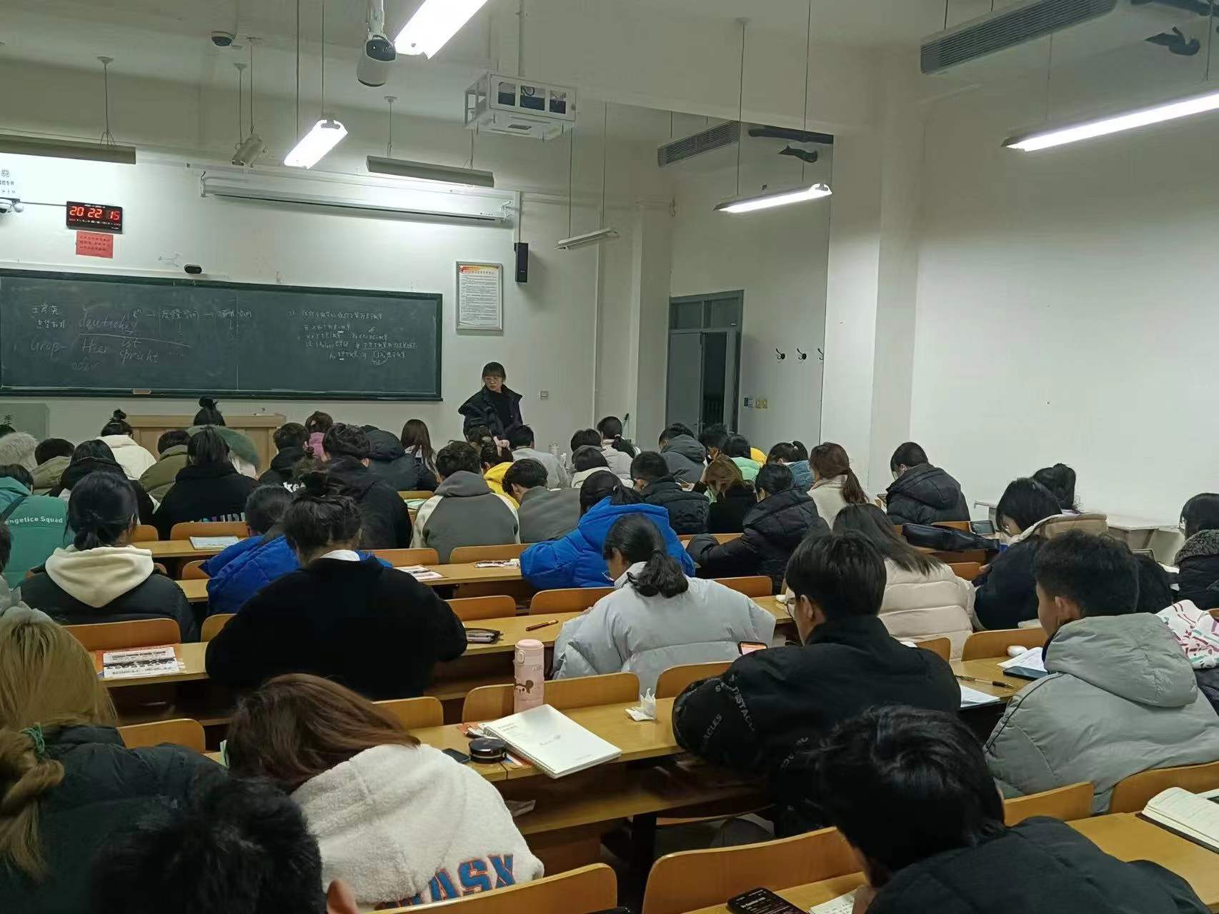 软件学院2021级新生新学期积极开展专业晚自习活动