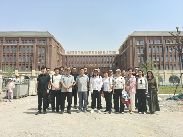 马克思主义学院分工会组织教职工...