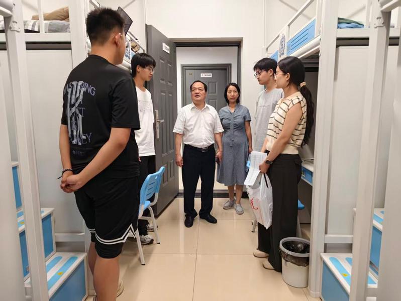 走访宿舍暖人心，殷殷关怀迎材新...