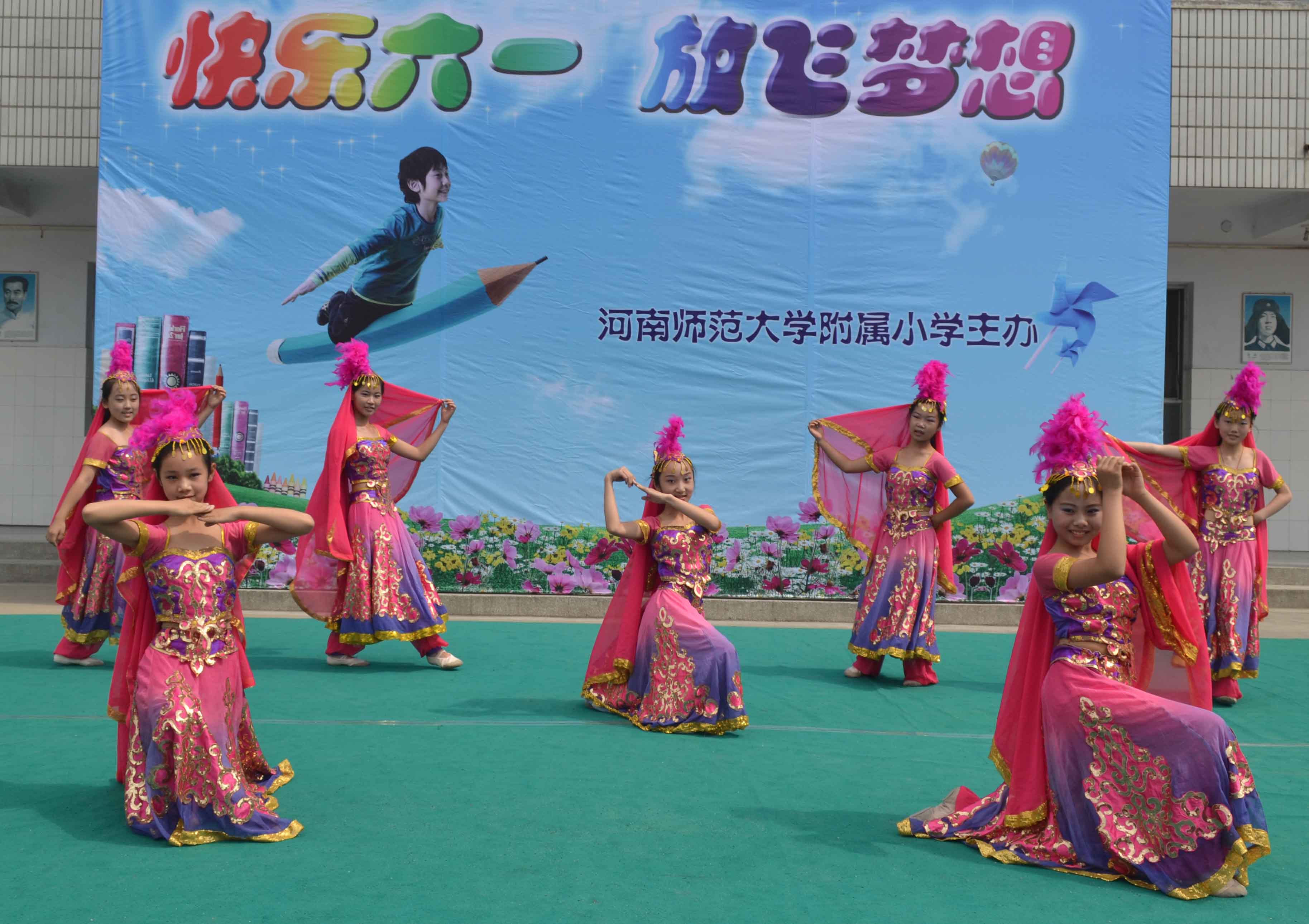 五二班：《西域风情》