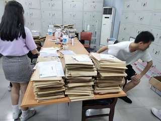 学生整理档案