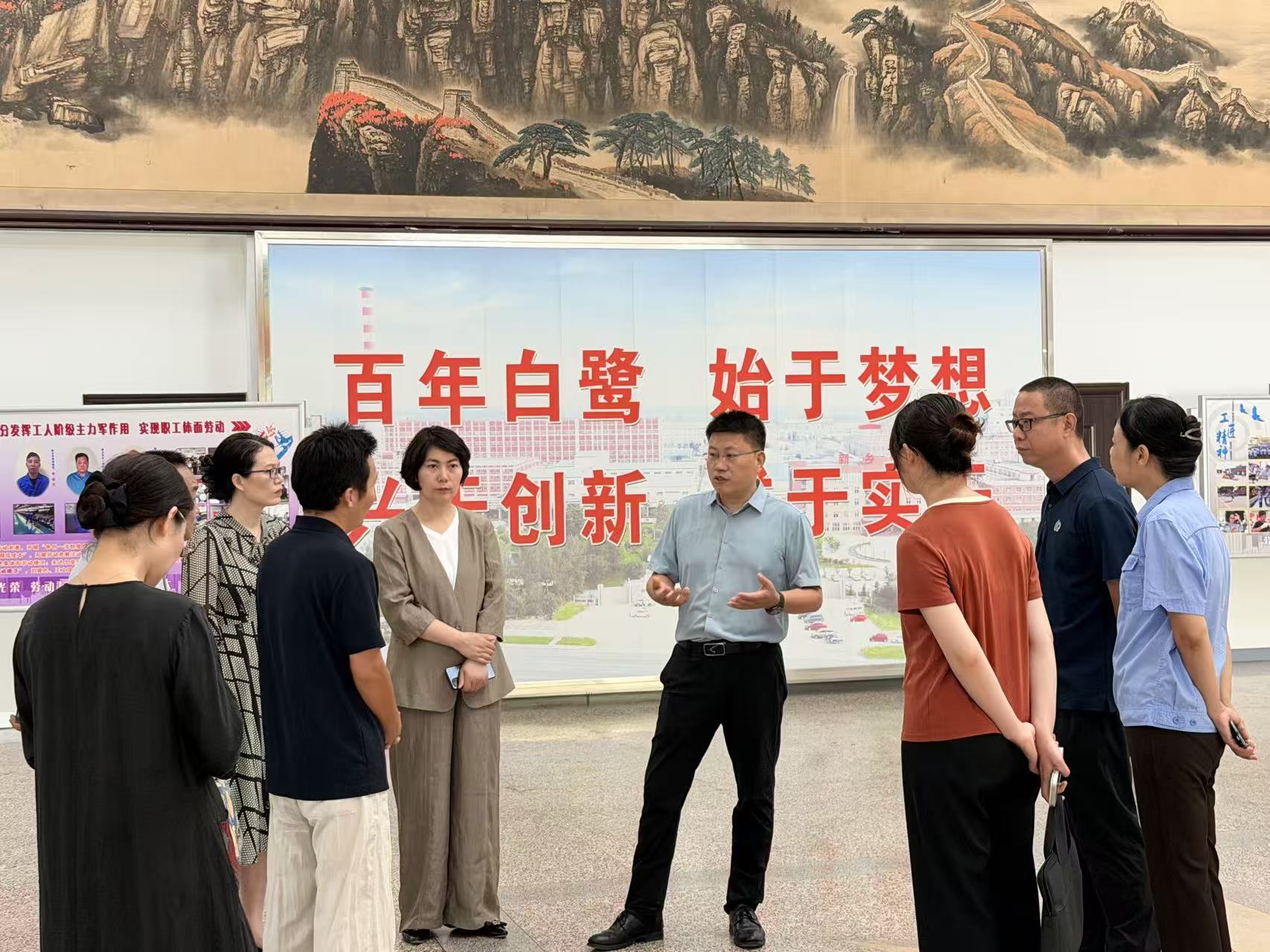 我院与美术学院赴新乡市凤泉区开展访企拓岗专项行动