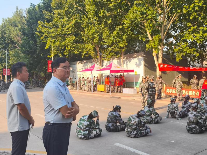 迷彩砺志，商韵飞扬——商学院开展2026级...