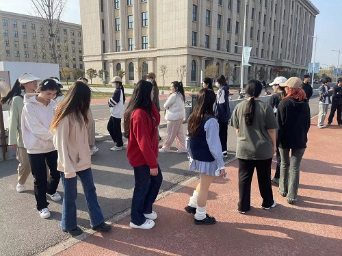 音乐舞蹈学院开展一起团团抱团体活动