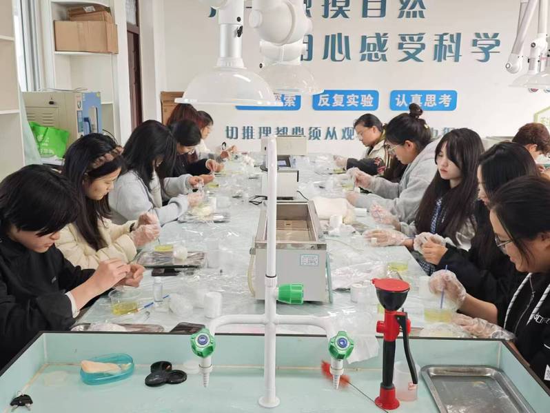 化学化工学院联合现代工学院开展...