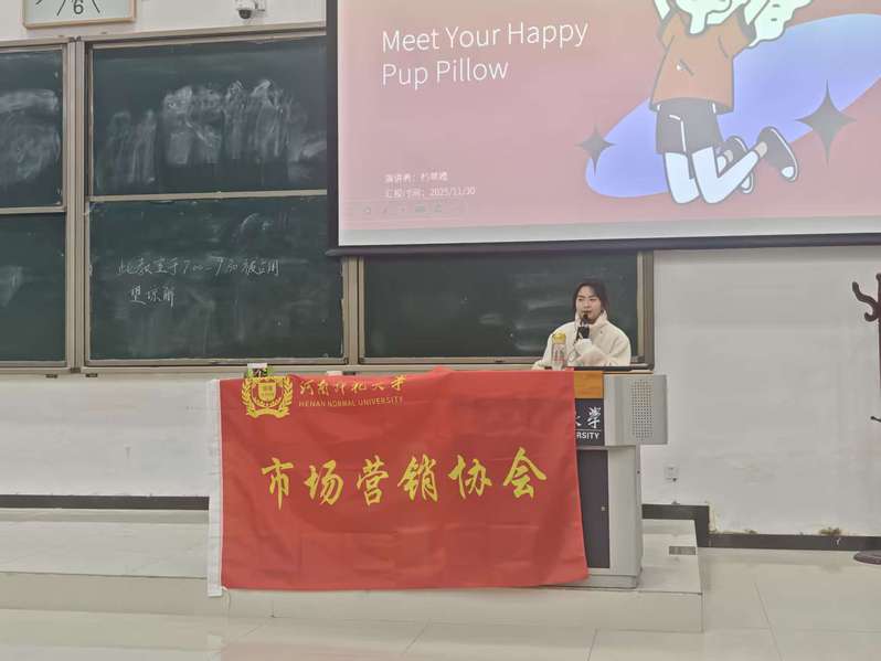 商学院举办英语口语推销比赛