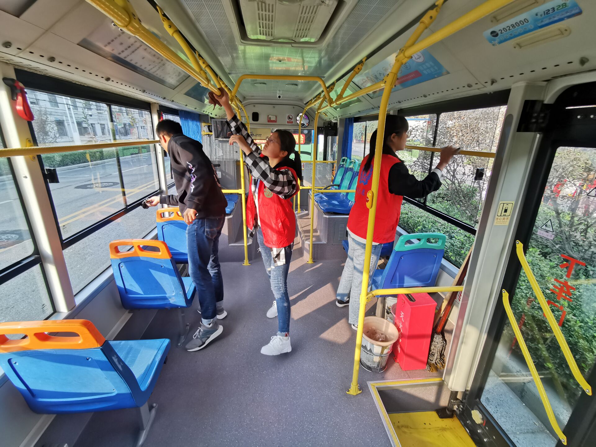 珠海15辆“文明交通号”公交车正式发车