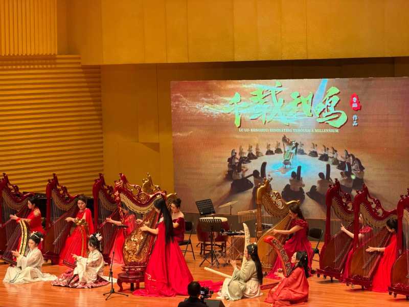 我校教师在平原艺术中心举办黄河...