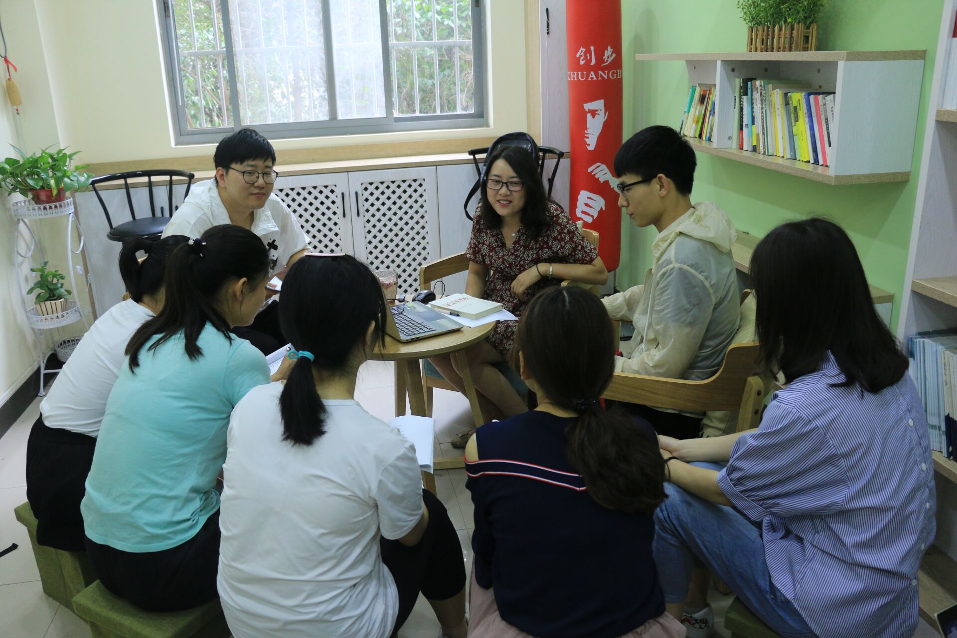 Sharing Photo will help boost happiness 分享照片将有助于提高幸福感 | International ...