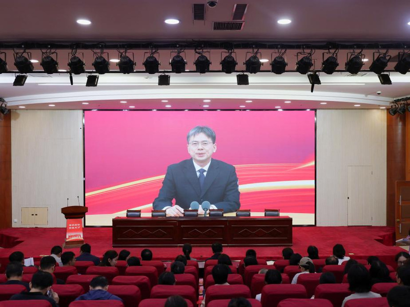 商学院党委组织开展“党旗映师大”主题...