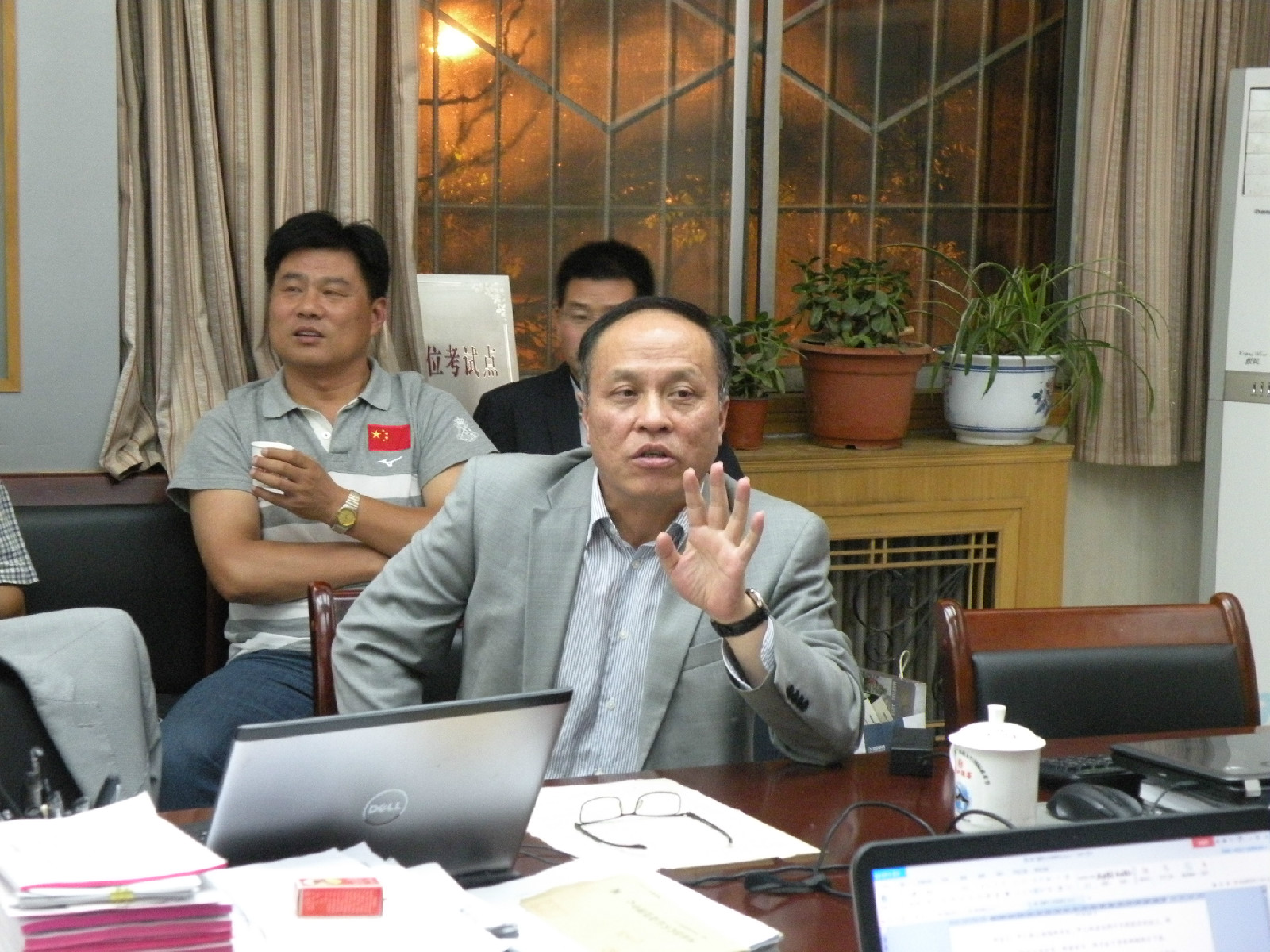 热烈欢迎河南政法大学党委副书记刘纯献教授等一行人前来视察工作
