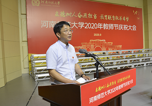 国家杰青、化学化工学院教授江智勇发言