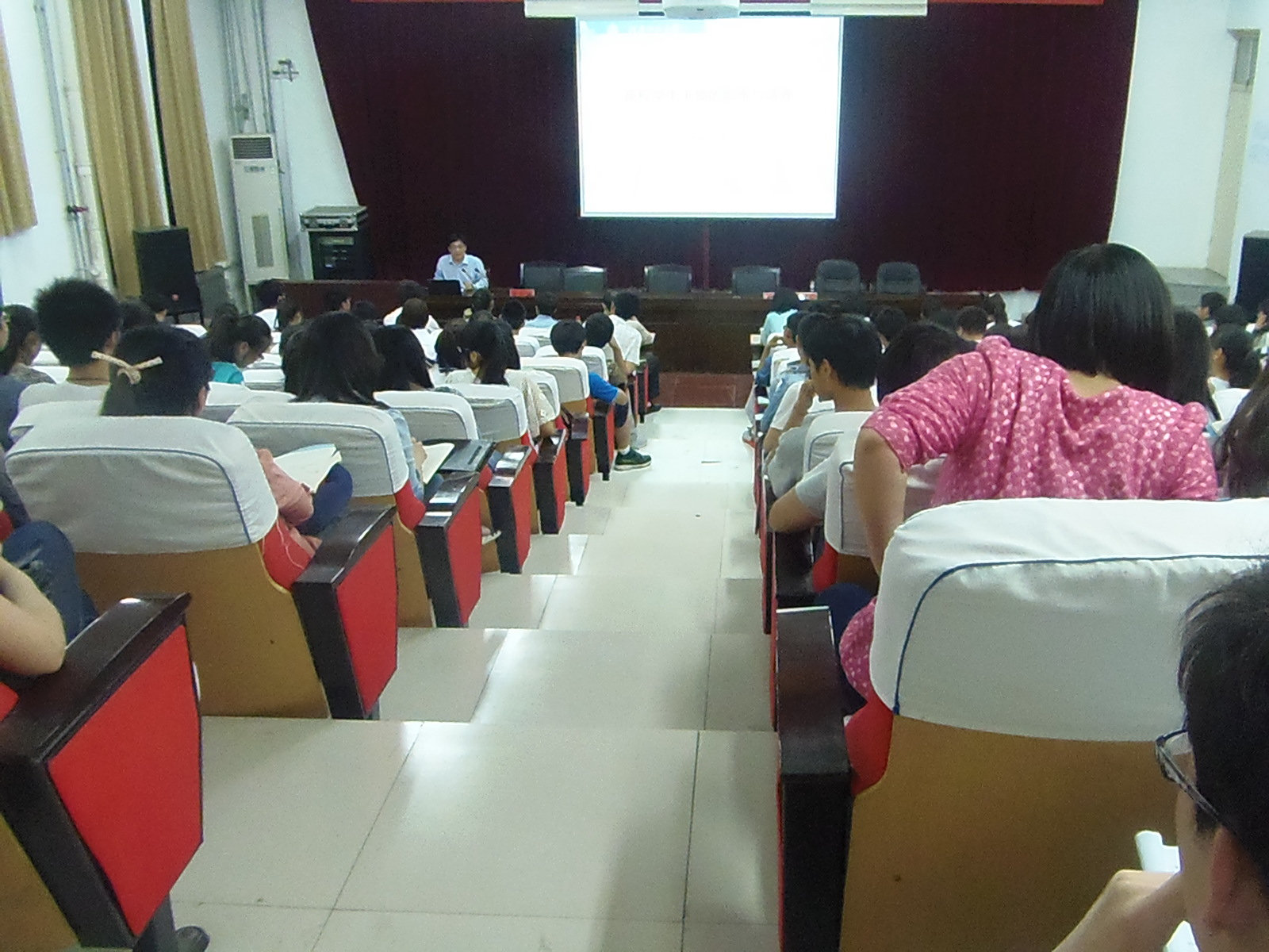 数学与信息科学学院举办“百场千人”学生骨干培训讲座 