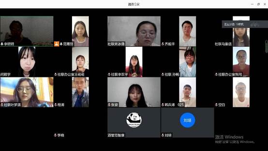 图片包含 照片, 监控, 屏幕, 对着
描述已自动生成