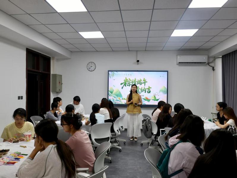商学院开展“粽情端午，香囊纳吉”传统...