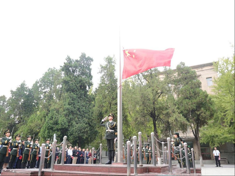 我校举行“庆祝中华人民共和国成立76周年”升国旗仪式