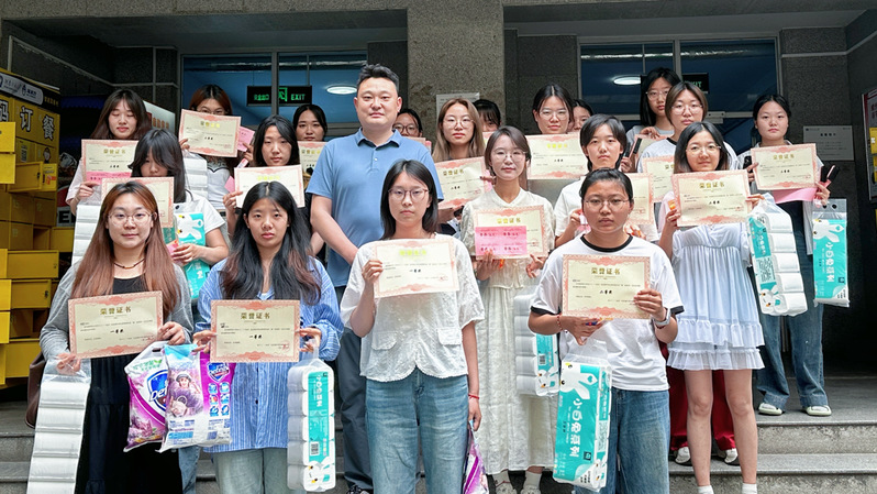 东十二“一站式”学生社区开展“...