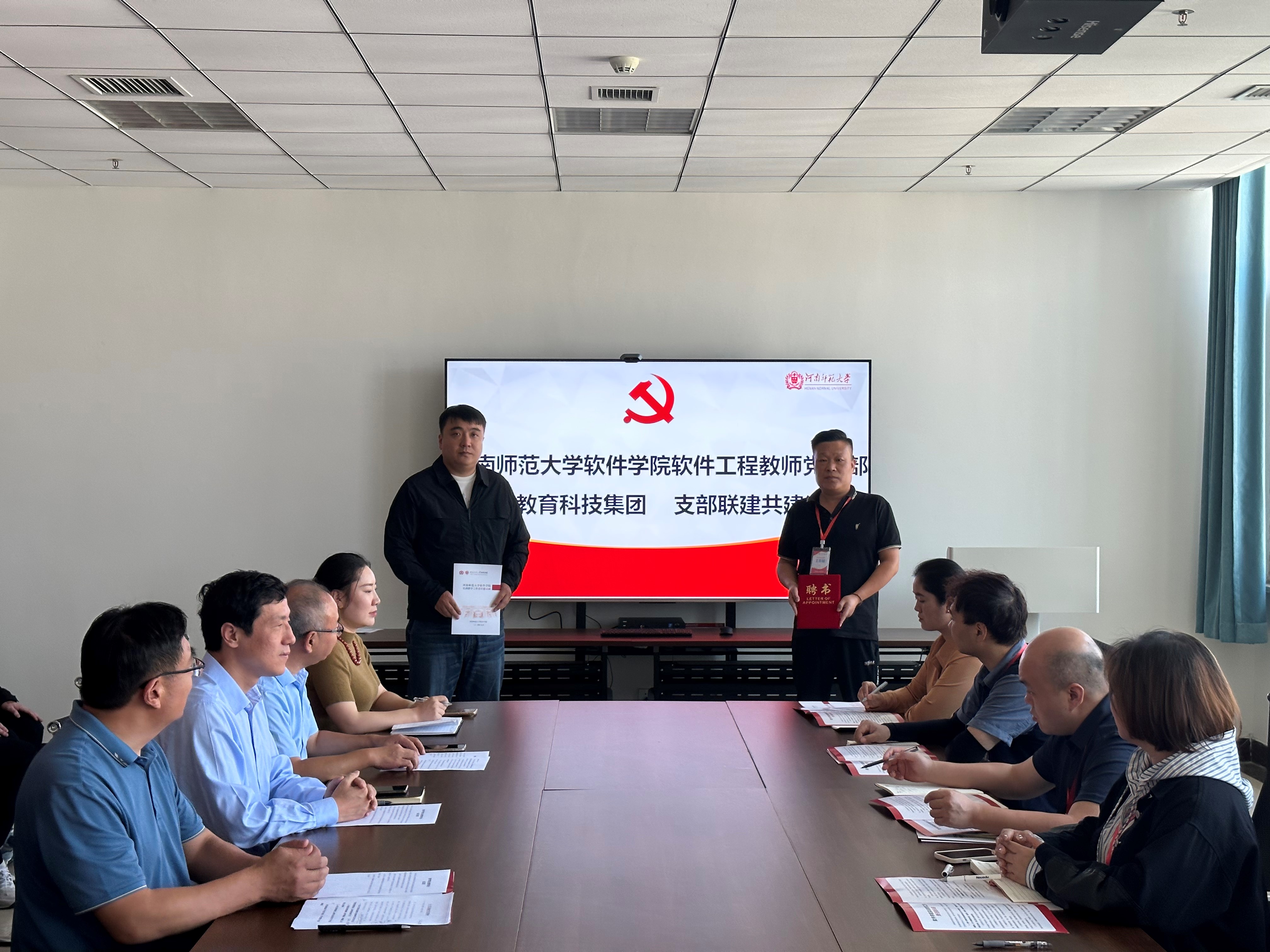 校企合作结硕果 党建引领谱新篇